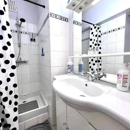 Getaway For 2 Center & Within Walking Distance شقة *